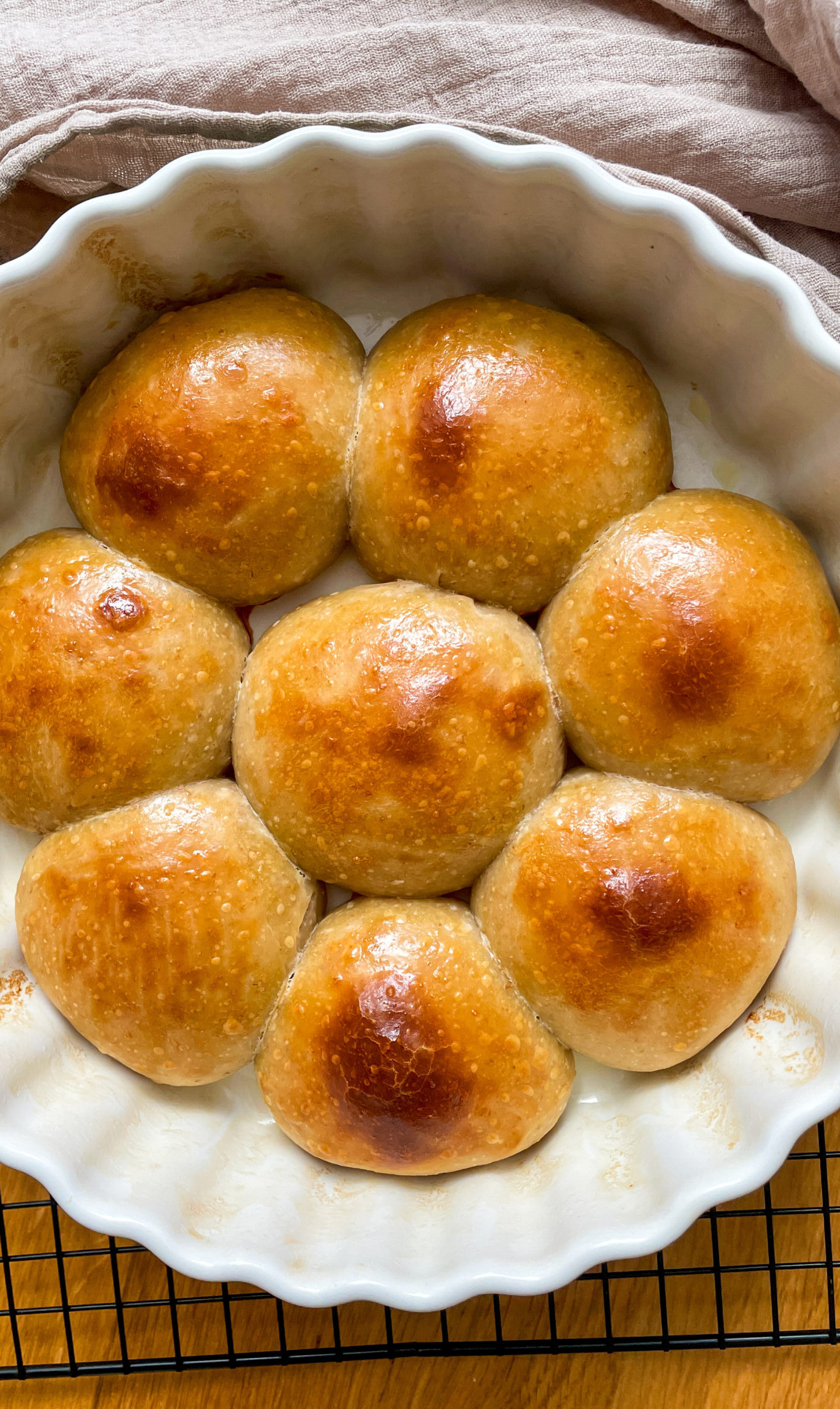 Sourdough dinner rolls