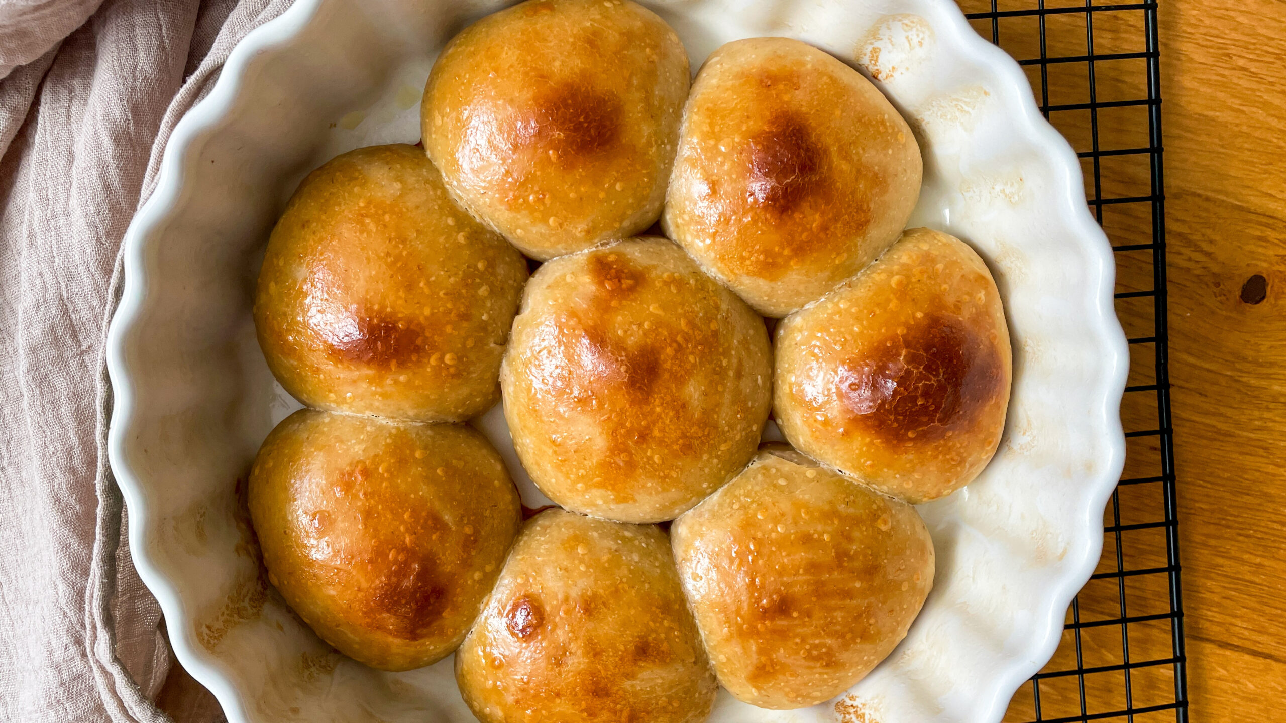 Sourdough dinner rolls