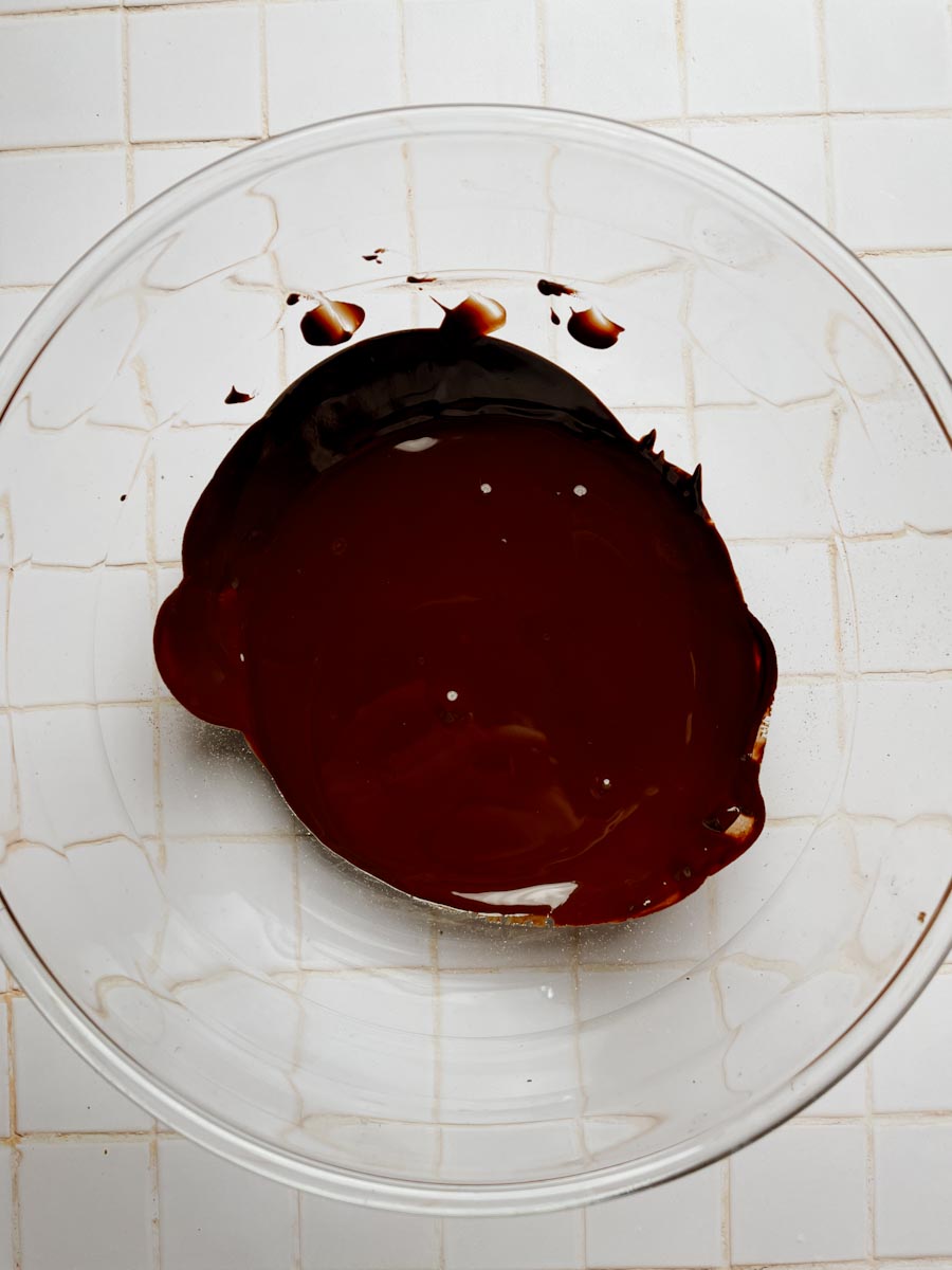 melted dark chocolate for making chocolate crunch bars